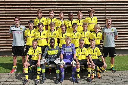 Früher in der Jugend des SV Horneburg, heute bei Borussia Dortmund aktiv ist der Dattelner Jonas Brendieck (vorne, 3.v.l.)