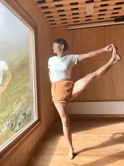 Christinebader, Iyengaryogamitchristinebader, Iyengaryoga, Yogaiyengar, onlineyoga, yogaonline, yogahamburg, iyengaryogahamburg