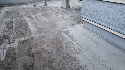 宮代町の戸建住宅、ベランダウレタン防水工事前の写真