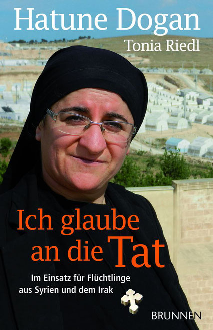 Buchcover mit Schwester Hatune Dogan (Bild: www.alchetron.com)