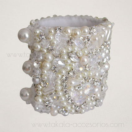 brazalete bordado piedras