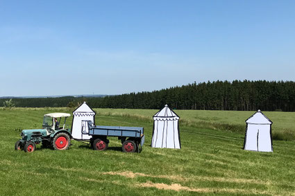 Bühnenbild von Daniel Böttcher "Mit Asterix und Obelix um die Welt" Stelzenfestspiele bei Reuth 2025