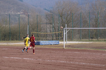 Der passt: Nils Horl erzielt das 1:0 gegen den 1. FC Nackenheim II