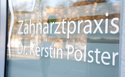 Dr. Kerstin Polster, Zahnarztpraxis in Nürnberg-Großreuth: Zahnerhaltung und Prophylaxe