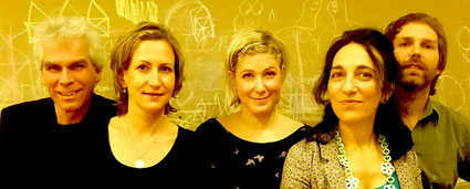 von links nach rechts: Bernhard Seidel (Bass), Katja Duffek (Violine), Ines Honsel (Erzählerin), Sandra Nahabian (Sängerin), Martin Ruppenstein (Gitarre)