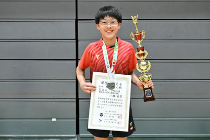 卓越した攻撃力で決勝進出を果たした小林右京（星槎中）©卓球レポート／バタフライ