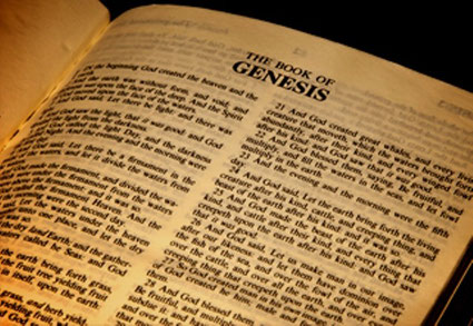 Første Mosebog også kaldet Genesis - "I begyndelsen". 