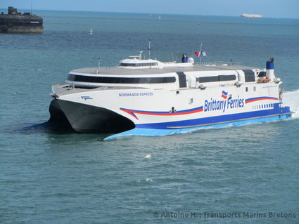 HSC Normandie Express entering Portsmouth's harbour from Ouistreham.