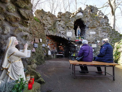 Die Grotte als Ort der Stille und des Innehaltens. Foto: Hubertus Hartmann