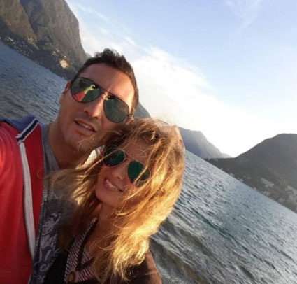 coppia sorridente con sfondo Lago di Como