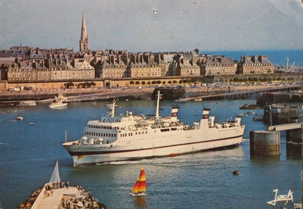 Le M/V Penn Ar Bed à Saint-Malo, se mettant en route à destinatuion de Portsmouth.