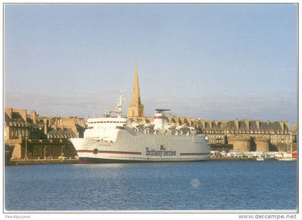 M/V Duchesse Anne amaré dans le port de Saint-Malo