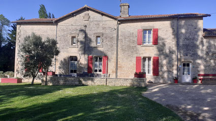 Façade maison d'hôtes de la groie l'abbé à celles sur belle