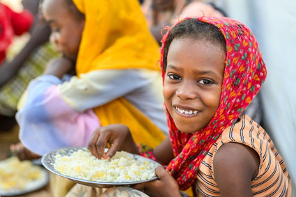 Schülerspeisung im Sudan. 2024 World Vision/Jon Warren