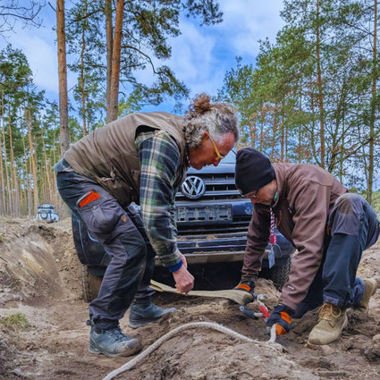 Beim Offroad Intensiv Training packen die Gäste selbst an! - Red Rock Adventures