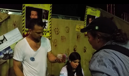 Getting an autograph from Sean Patrick Flanery at weekend of Hell