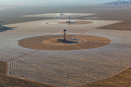 Centrale solaire d'Ivanpah ( désert de Mojave en Californie)