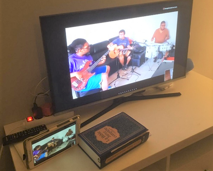 Les temps de louange via Zoom !
