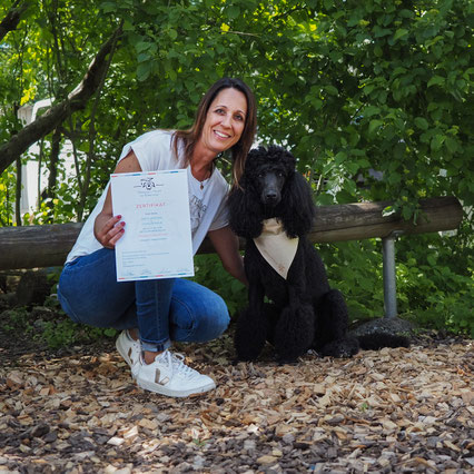 Anita mit ihrem Pädagogik-Hund Nala