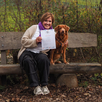 Sarina mit ihrem Pädagogik-Hund Liza