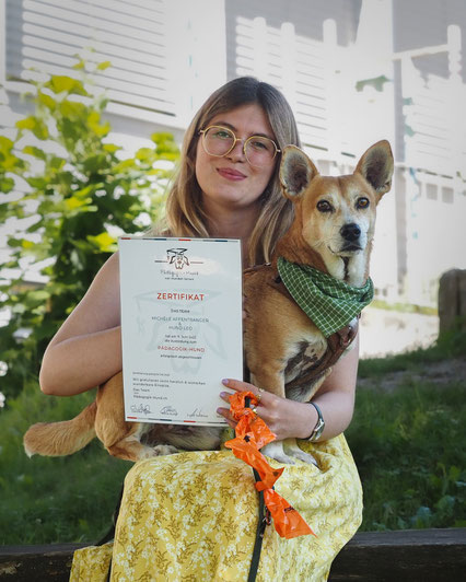 Michèle mit Pädagogik-Hund Leo