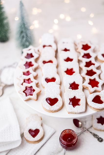 Linzer Plätzchen in Royal Icing Mantel