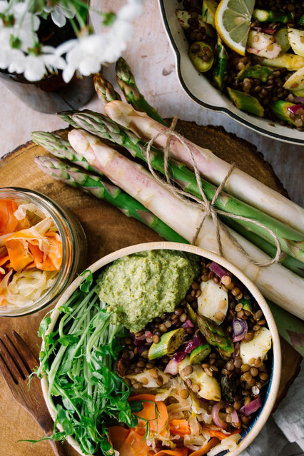 Veganes Bowl Rezept mit Spargel