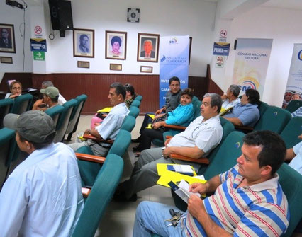 Presidentes de consejos barriales reciben instrucción del Instituto de la Democracia. Portoviejo, Ecuador.