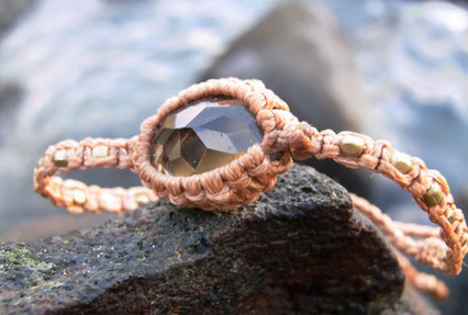 Makramee Armband mit Edelstein