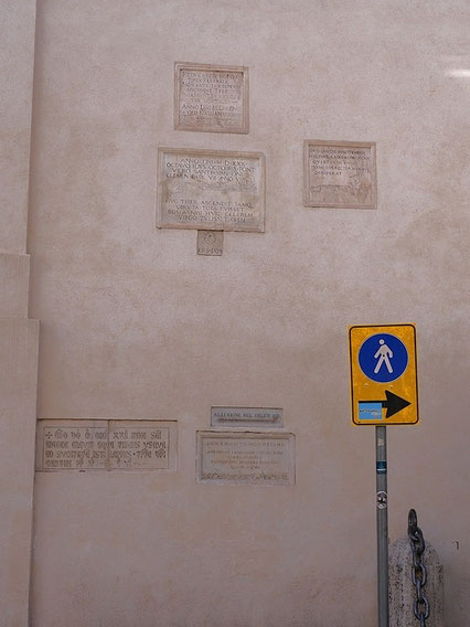 Rom Geheimtipps: Flutmarken an der Basilika Santa Maria sopra Minerva