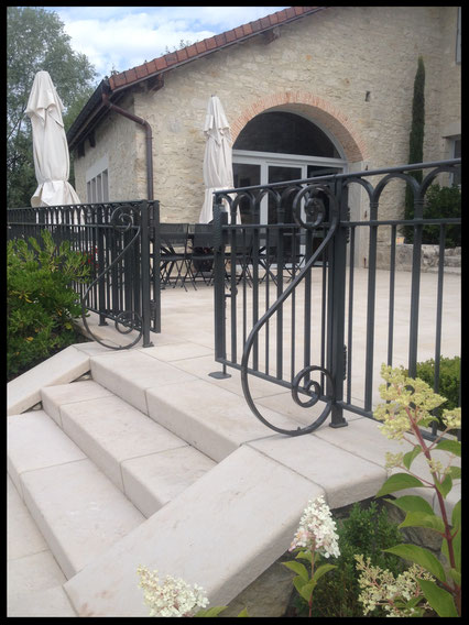 barrière en  fer forgé sur mesure, pour terrasse