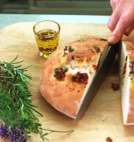 Selbstgebackenes Brot für eine gesunde Ernährung im Erlebnishof Gütle