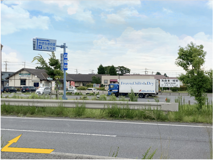 ヒーローというお店のすぐ隣です。