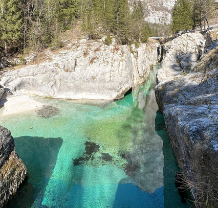 Wunderbare natürliche Farben (hier: Trog des der Soca-Flusses)