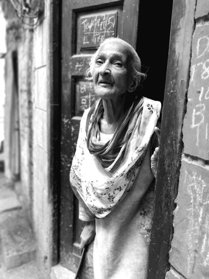 Die alte Frau von Lahor, Pakistan, 2021