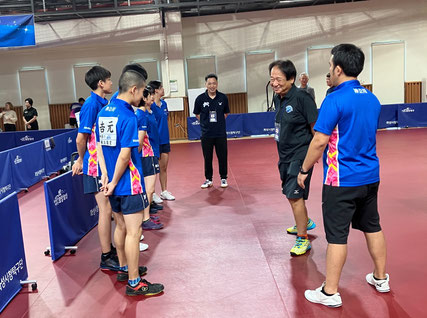 試合後のミーティングをするを男女神奈川県チーム
