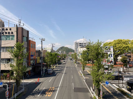 旧東海道 平塚宿の現在　2021年4月9日歩道橋より西方を撮影