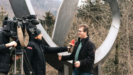 World's largest jaw harp: Wimmer-Bades ORF interview
