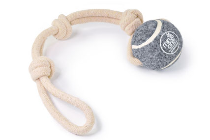nachhaltiges Hundespielzeug Eco Ball mit Seil Baumwolle Tennisball grau