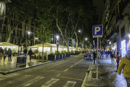 Bild: La Rambla am Abend, Barcelona