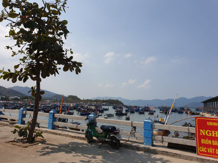 Fischerdorf und Hafen bei Nha Trang