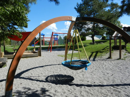 Spielplatz und Bolzplatz