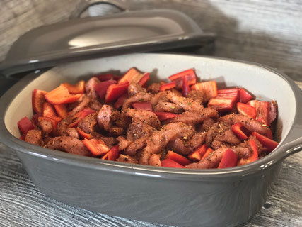 Ofenmeister von Pampered Chef mit Gyrosfleisch gefüllt