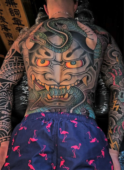 Body Parts Tattoo Münster – Freehand Tattoo einer japanischen Maske in Farbe