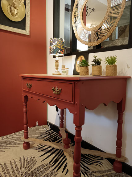 Oser la couleur pour repeindre les meubles anciens, cela les modernise