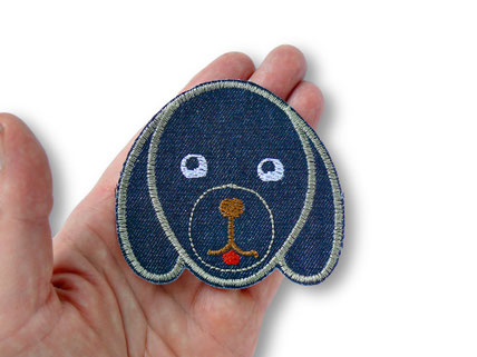 gestickter Hundekopf als Patch zum aufbügeln aus dunkelblauem Jeansstoff