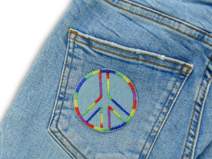 Jeansflicken zum aufbügeln mit Peace-Symbol als Accessoire für Jeanshose