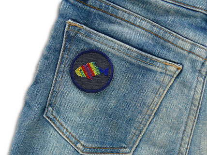 kleine Hosenlöcher mit Mini Bügel-Patches reparieren