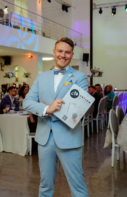 Artjom (Artem) Parkhomenko aus Hannover, DJ, Moderator, Entertainer, Firmenevents. Deutschland, Hamburg, Berlin, Köln, Düsseldorf, München. Italien, Belgien, Holland.  Hannover Messe