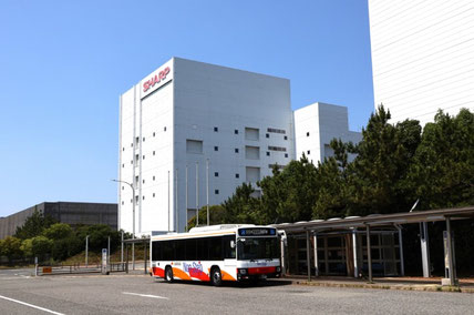 シャープ旧本社前のバスターミナル
